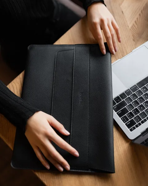 "LAPTOP CASE" матовий, чорний