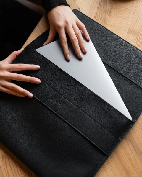 "LAPTOP CASE" матовий, чорний